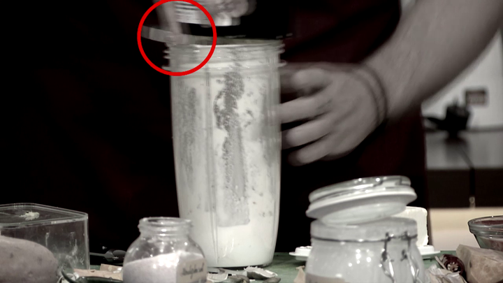 Moja mama - Súťažiacemu spadol do mixéra vrchnák zo solničky, ktorý napokon skončil u špecialistu i súperov